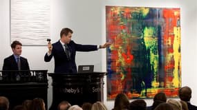 "Abstraktes Bild (809-4)", une toile abstraite de Gerhard Richter, a atteint vendredi un nouveau record d'enchères pour un artiste vivant avec un montant de 34,2 millions de dollars (26 millions d'euros). /Photo prise le 12 octobre 2012/REUTERS/Sotheby's