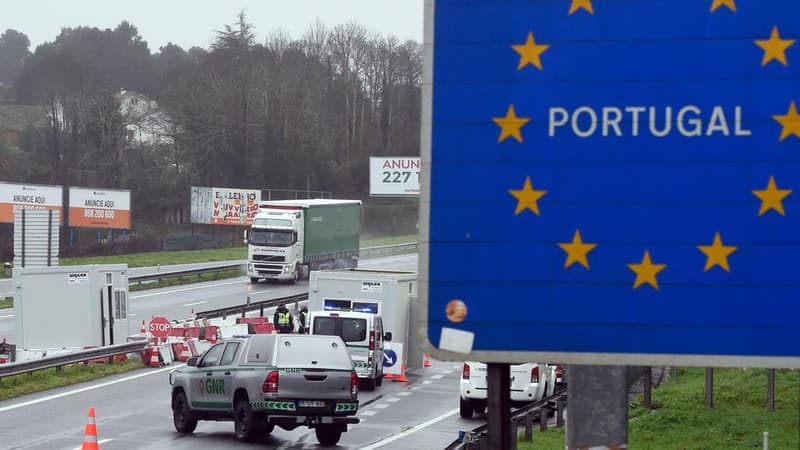 Un panneau d'entrée au Portugal