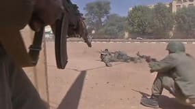 Jeudi à Gao, les combats continuaient entre l'armée malienne régulière appuyée par les Français et les islamistes du Mujao.