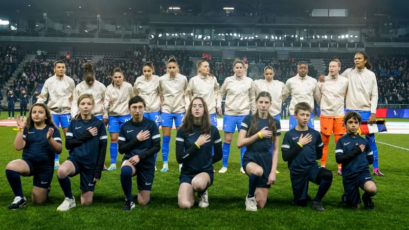 EN DIRECT - Équipe de France féminine: les nouveaux maillots des Bleues officialisés