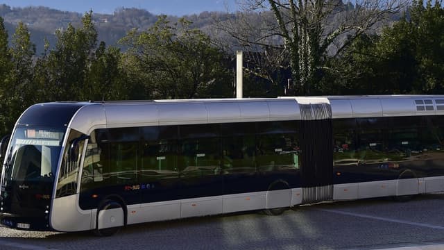 À Pau, l'agglomération a investi 10 millions d’euros pour les bus et 4,5 millions d’euros pour la station de production hydrogène "vert", produit à partir d'eau et d'énergie renouvelable.