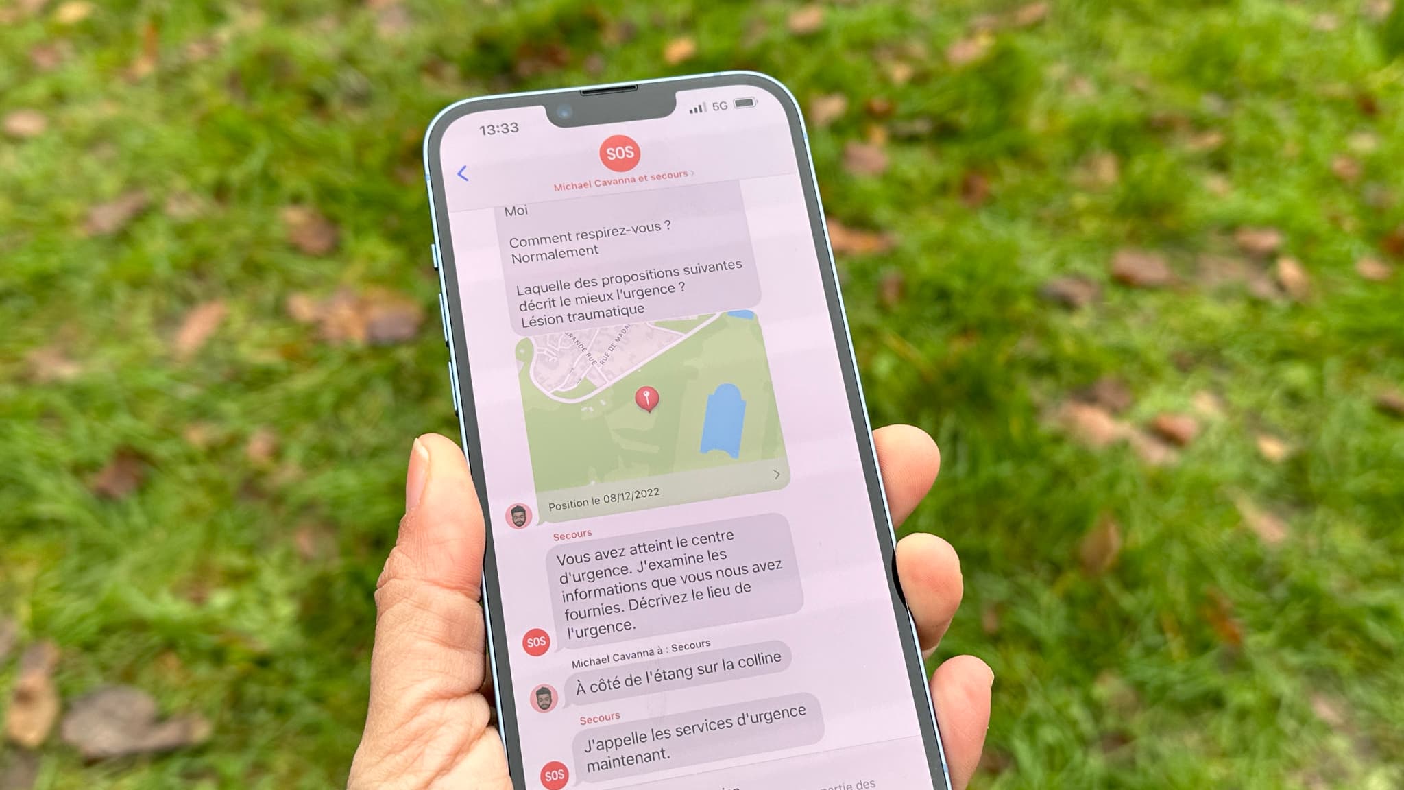 Vous pouvez échanger des messages par satellite avec les services de secours pour notamment donner votre localisation