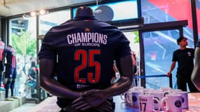 Le maillot collector du PSG après son sacre en Ligue des champions, juin 2025
