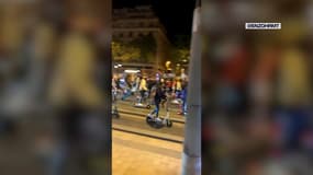 Une course de trottinette improvisée sur les Champs Elysées