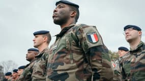 L'armée de terre, parmi les premiers employeurs de France, recrute jusqu'à 16.000 personnes chaque année. 