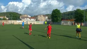 Des jeunes joueurs de foot