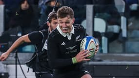 Beauden Barrett avec la Nouvelle-Zélande lors d'un match contre l'Italie en novembre 2024