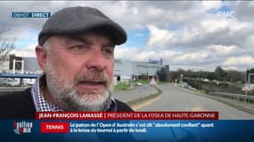 Des agriculteurs manifestent devant un centre commercial pour sensibiliser les consommateurs