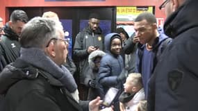 Kylian Mbappé très attendu à la sortie du vestiaire après Orléans-PSG, 20 janvier 2024