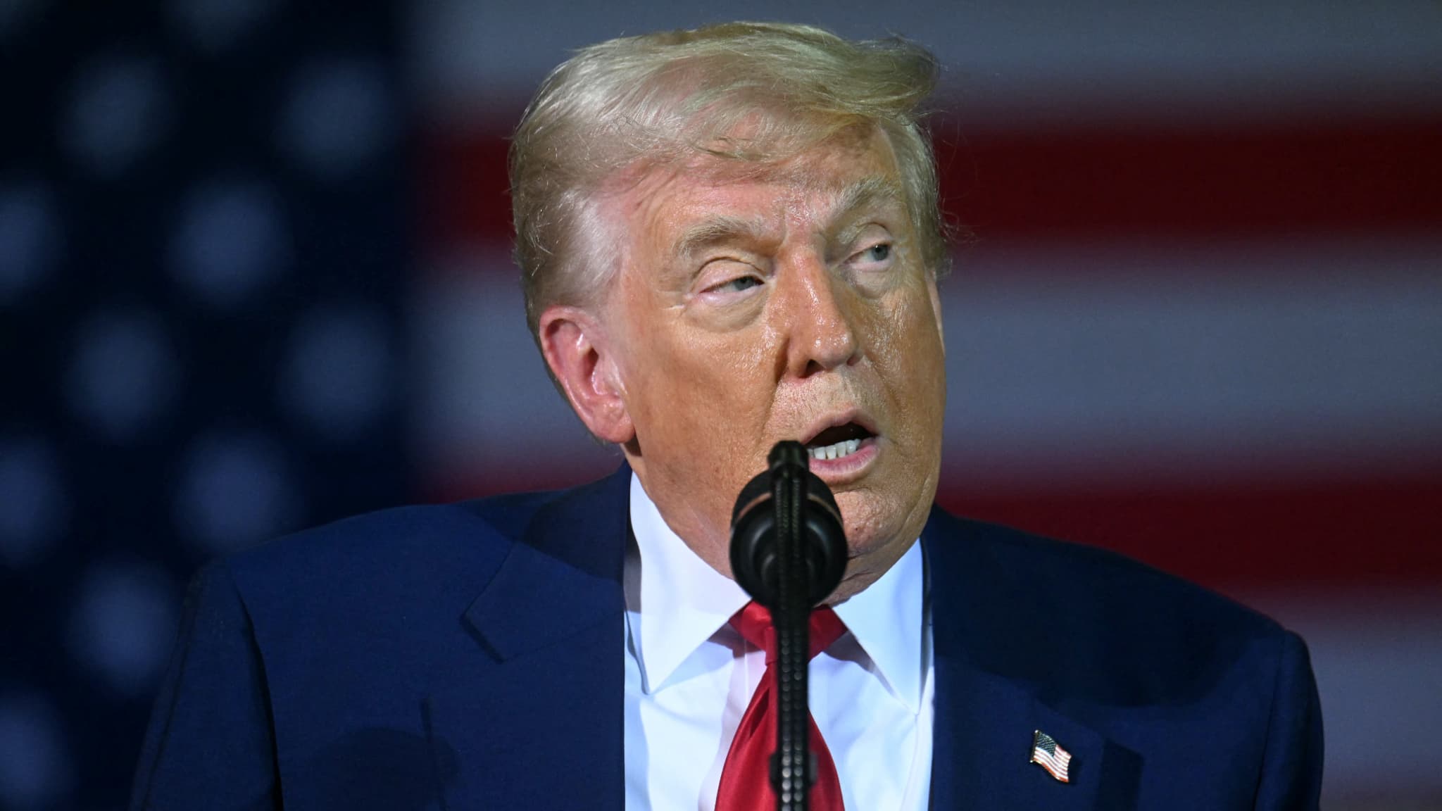 Fusillade à washington: donald trump condamne d'