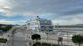 Les ferries à destination du Maghreb stationnent entre deux et cinq jours au port de Marseille, pour le plus grand désarroi des habitants.