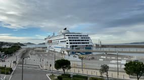 Les ferries à destination du Maghreb stationnent entre deux et cinq jours au port de Marseille, pour le plus grand désarroi des habitants.