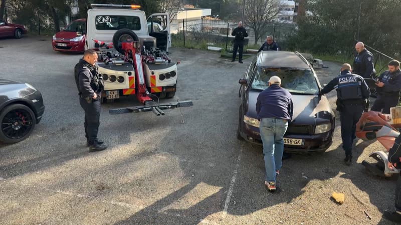 Toulon: une opération de police menée dans le quartier de la Beaucaire pour retirer les voitures épaves