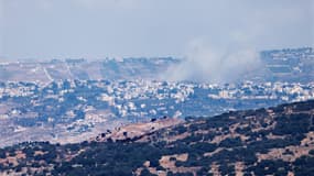 Cette photo prise dans le nord d'Israël montre des volutes de fumée lors d'un bombardement israélien sur le village de Khiam, à la frontière sud du Liban, le 6 août 2024.