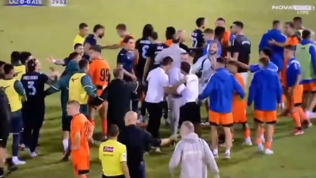 La bagarre lors d'un match amical de la Lazio, le 16 août 2025.