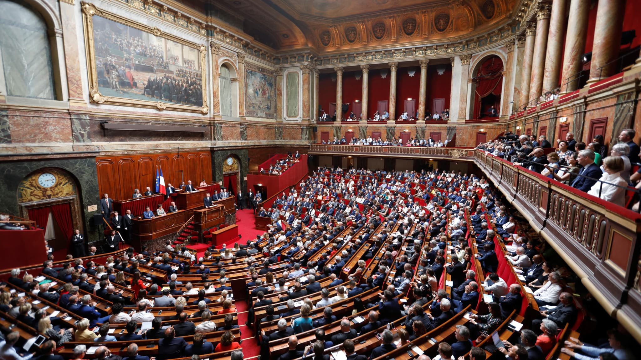 Centristische senatoren hebben beroep aangetekend tegen een decreet waarbij 10 miljard euro aan leningen wordt geannuleerd