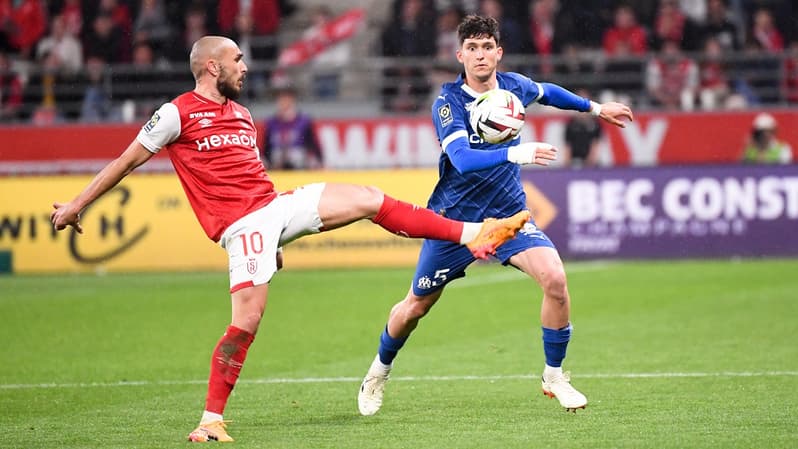 Leonardo Balerdi, les yeux sur le ballon, le 15 mai à Reims