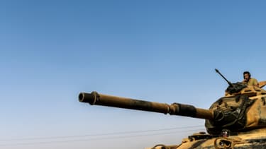 Un char turc avance en direction de la frontière syrienne, le 24 août, dans la région de Gaziantep. - Bulent Kilic - AFP
