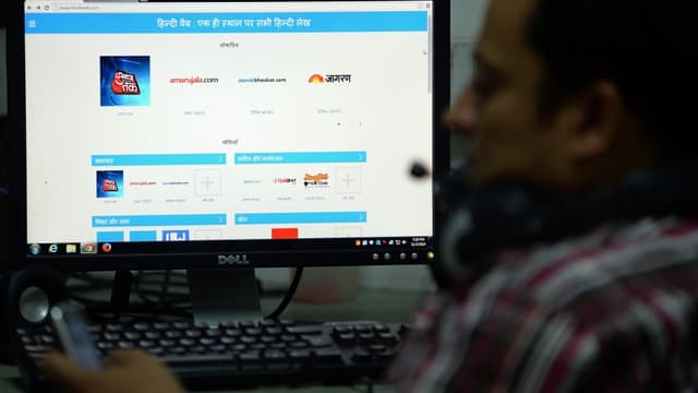 Le site de Google est un outil de recherche vocal avec un clavier en hindi.