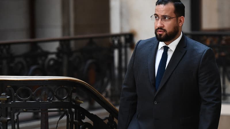 Alexandre Benalla à son arrivée au premier jour de son procès devant la Cour d'appel de Paris.