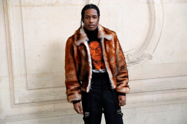 Le rappeur américain ASAP Rocky pose avant la présentation de la collection Christian Dior 2017 printemps/été Haute Couture le 23 janvier 2017 à Paris.