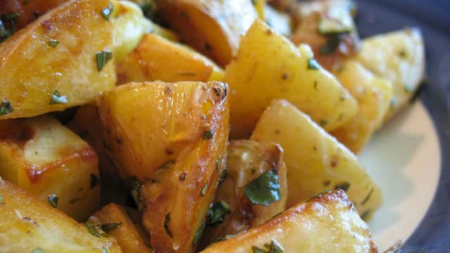 Des pommes de terres rôties