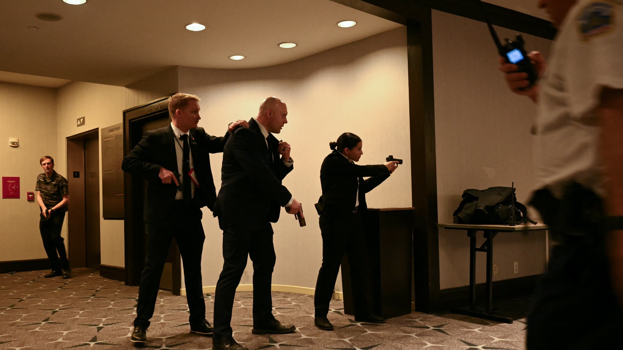 Donald Trump évacué après des tirs au dîner des correspondants de la Maison Blanche