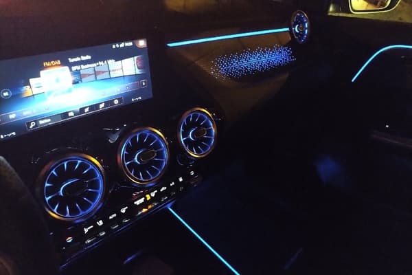 L'EQA bénéficie de la jolie intégration développée par Mercedes pour ses écrans tactiles. L'EQA bénéficie de la jolie intégration développée par Mercedes pour ses écrans tactiles.