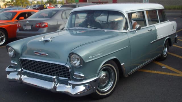 La Chevrolet Nomad est au début des années 50 l'un des premiers shooting breaks, avec seulement deux portes. Un vrai break coupé.