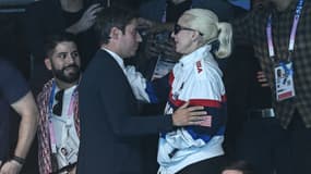 Gabriel Attal échange avec Lady Gaga dans les tribunes de La Défense Arena, le 28 juillet 2024