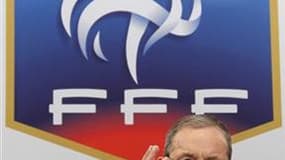 Le président de la Fédération française de football, Fernand Duchaussoy, a qualifié dimanche d'"amalgame scandaleux" les accusations de discrimination portées contre certains responsables de la FFF, dont le sélectionneur Laurent Blanc. /Photo d'archives/