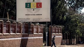 La commission électorale du Zimbabwe (ZEC) devait donner mercredi les résultats de l'élection présidentielle mais a reporté leur annonce, déclenchant une forte contestation populaire