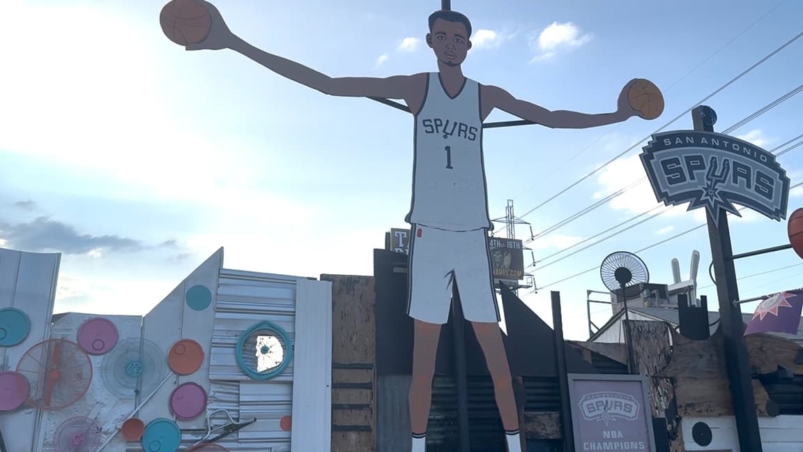 UN WEMBANYAMA DE 5,50M ET 60M DE MUR À LA GLOIRE DES SPURS: QUAND LA FAÇADE D'UN ENTREPÔT DEVIENT UN LIEU DE PÈLERINAGE À SAN ANTONIO