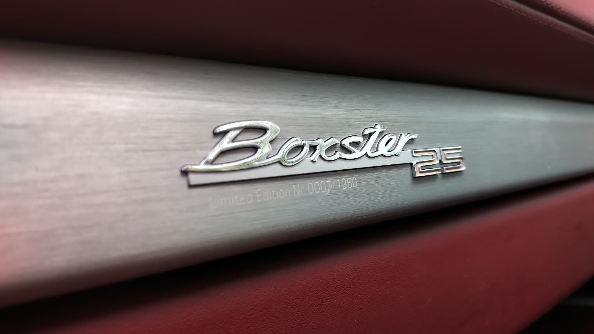 La Porsche 718 Boxster Edition 25 ans est facturée dans notre configuration à l'essai à 110.970 euros. La Porsche 718 Boxster Edition 25 ans est facturée dans notre configuration à l'essai à 110.970 euros.