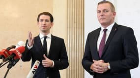 Le chancelier autrichien Sebastian Kurz  et le ministre autrichien de la Défense, Mario Kunasek.