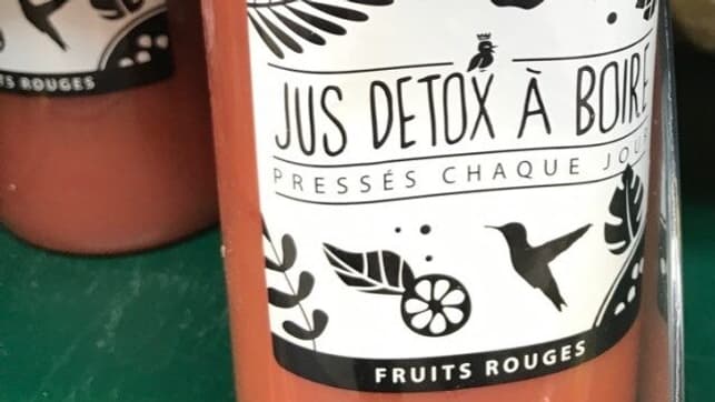 Ce "jus détox à boire fruits rouge" est composé à 86% de pommes.