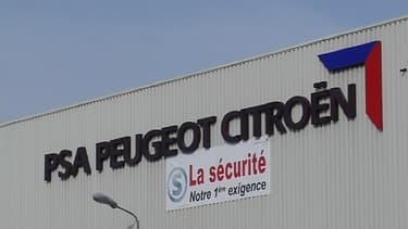 L'homme est retranché sur le toit de l'usine PSA à Poissy.