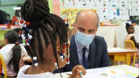 Le ministre de l'Éducation Jean-Michel Blanquer dans une école élémentaire à Chateauroux, le1er septembre 2020