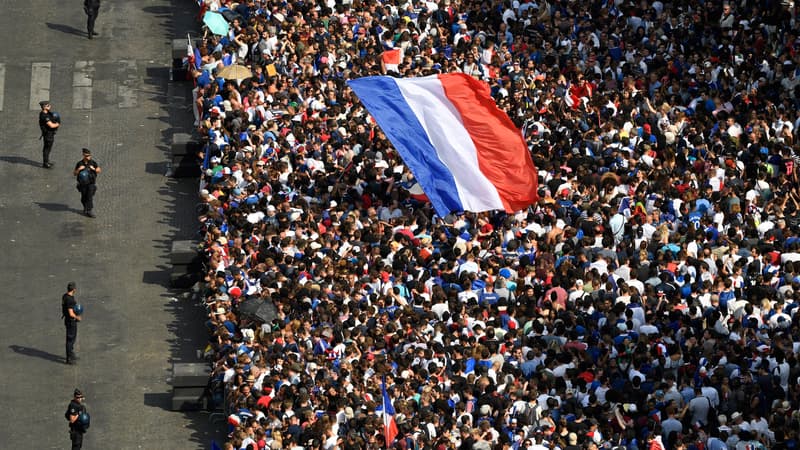 Supporteurs sur les Champs-Elysées