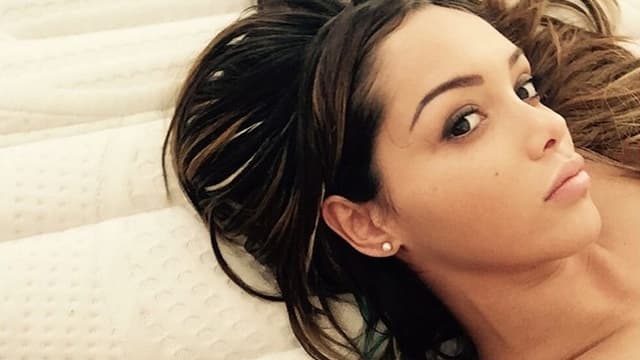 Nabilla, reine du selfie, n'a pas apprécié les déclarations de Catherine Deneuve
