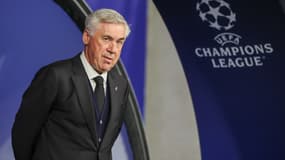 Carlo Ancelotti en marge d'un match de Ligue des champions du Real Madrid