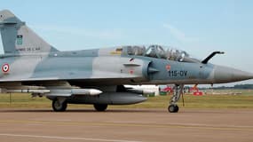 Un Mirage 2000B.