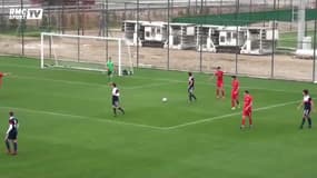 Le geste de fair-play d'un U17 qui tire son penalty... en touche 