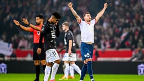 La célébration de Gabriel Gudmundsson devant Ludovic Blas après Lille-Rennes (1-0, L1), le 24 novembre 2024