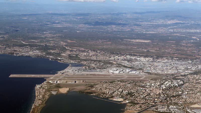 une vue aérienne de l'éaeroport de Marseille Provence le 14 aout 2015