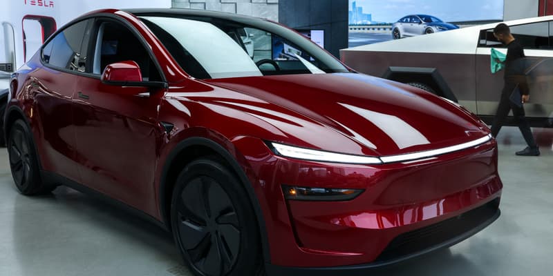 Un Tesla Model Y dans un showroom à New-York en février 2025.