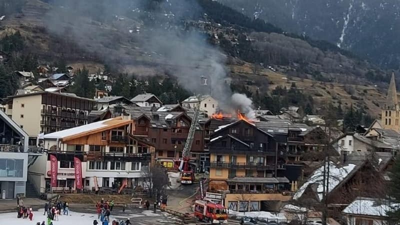 Hautes-Alpes: la toiture d'un bâtiment prend feu à Saint-Chaffrey, une quarantaine de pompiers mobilisés