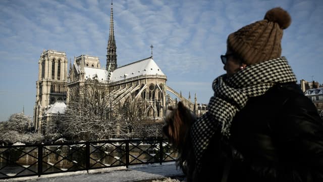La cathédrale Notre-Dame de Paris sous la neige le 8 février 2018