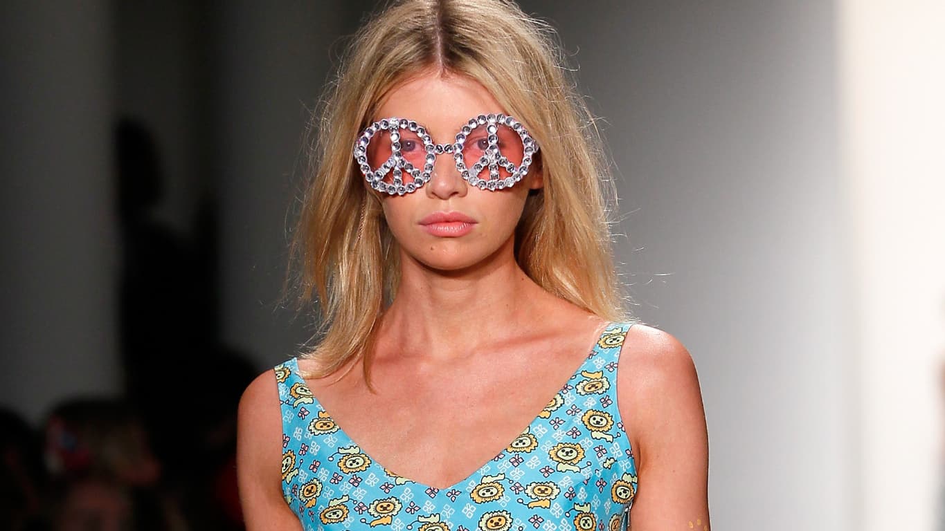 Stella Maxwell est-elle en couple ? Certains lui prêtent une relation avec Irina Shayk, mannequin russe, ex-compagne de Bradley Cooper.