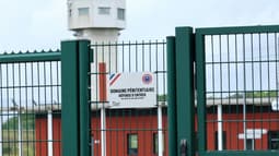 L'entrée de la prison de haute sécurité de Vendin-le-Vieil, le 22 juillet 2025 dans le Pas-de-Calais